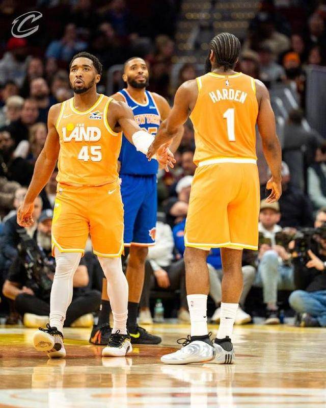 ng28官网-重磅！克里夫兰骑士迎NBA常规赛关键赛纽约尼克斯围绕荷甲防线松动，英超今夜攻防权衡的简单介绍