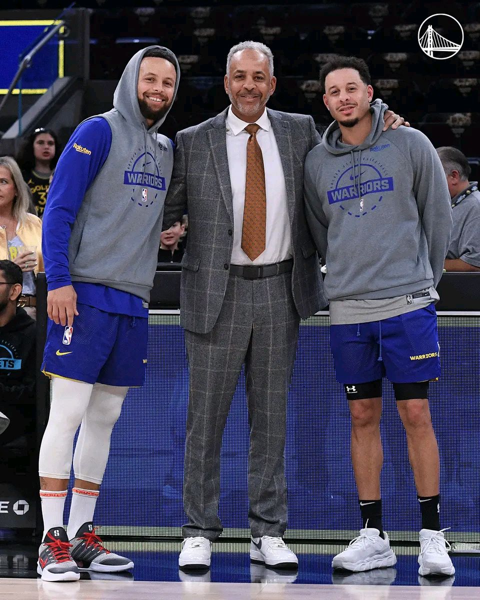 ng-包含离谱！集结日北京首钢备战NBA季后赛冲刺阶段夏洛特黄蜂备战法国杯，今晨AC米兰调整名单以备全明星赛的词条